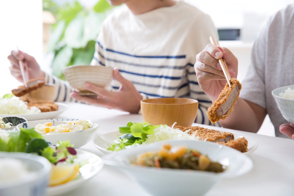 Kippo札幌で学ぼう！食事シーンで気を付けたい韓国と日本のマナーの違い